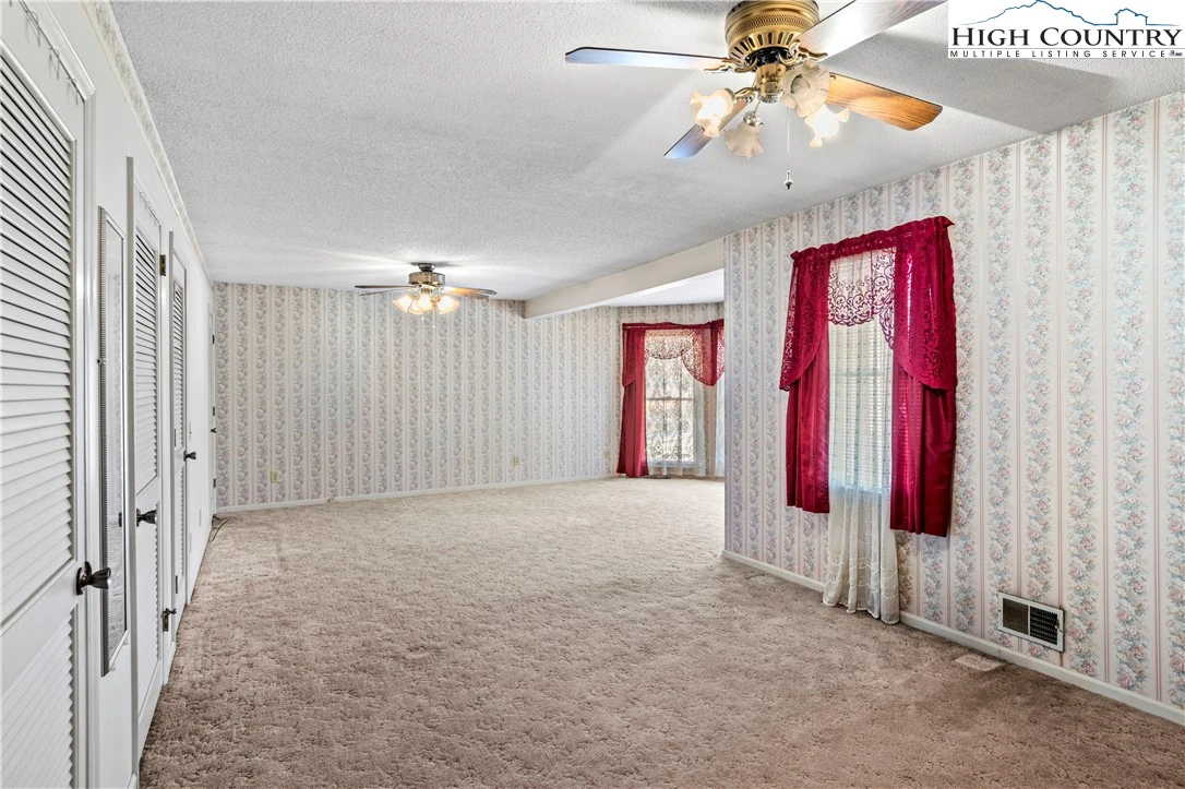 Image number 10 for the current listing