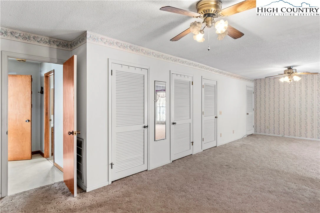 Image number 3 for the current listing