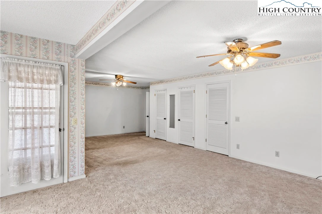 Image number 5 for the current listing