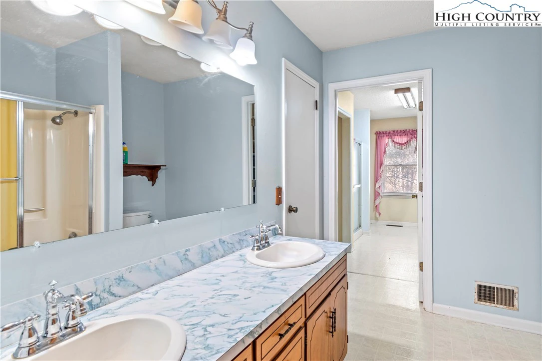 Image number 6 for the current listing