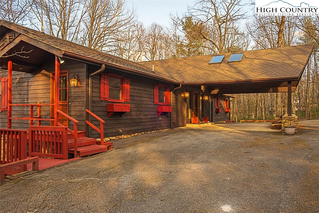 Image number 1 for the current listing