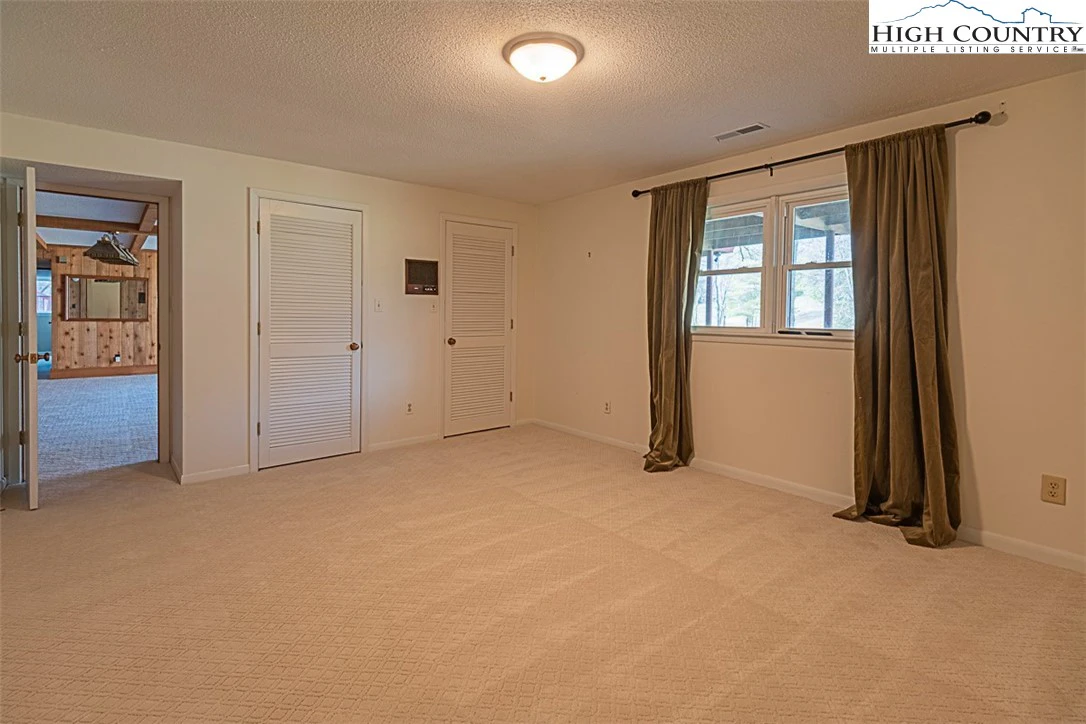 Image number 7 for the current listing