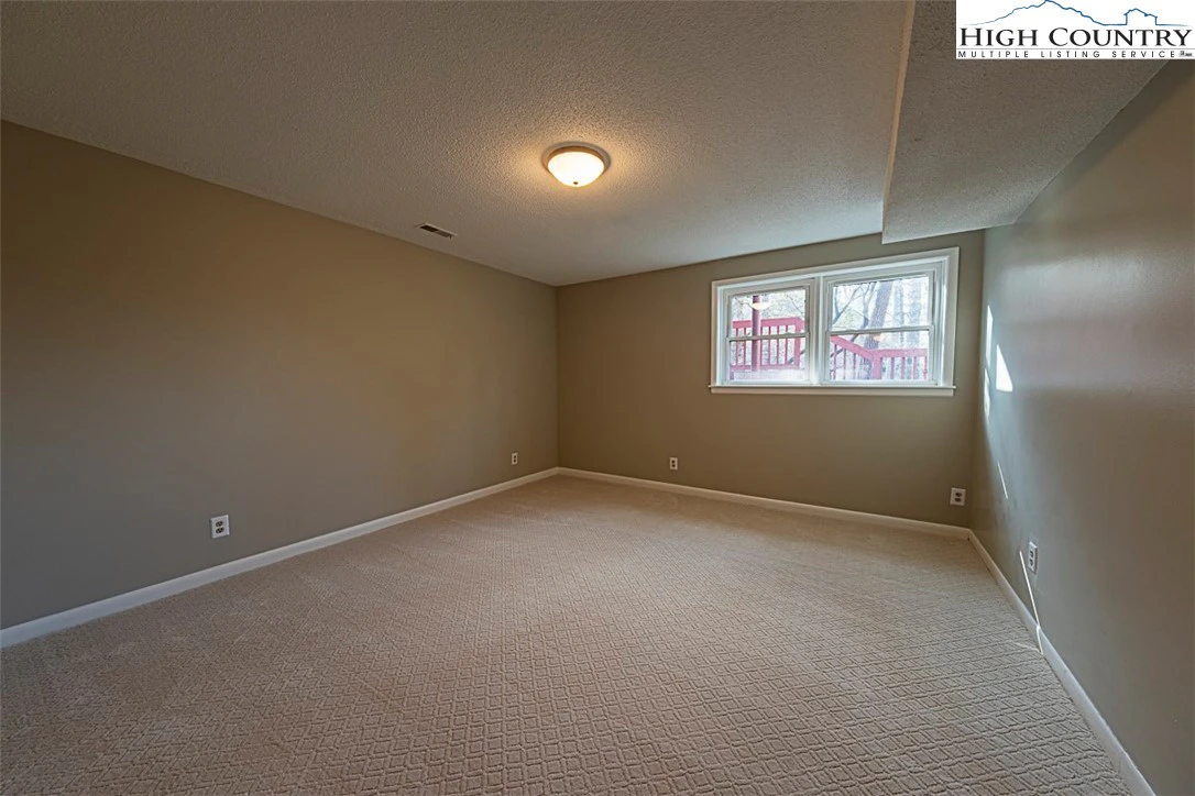 Image number 9 for the current listing