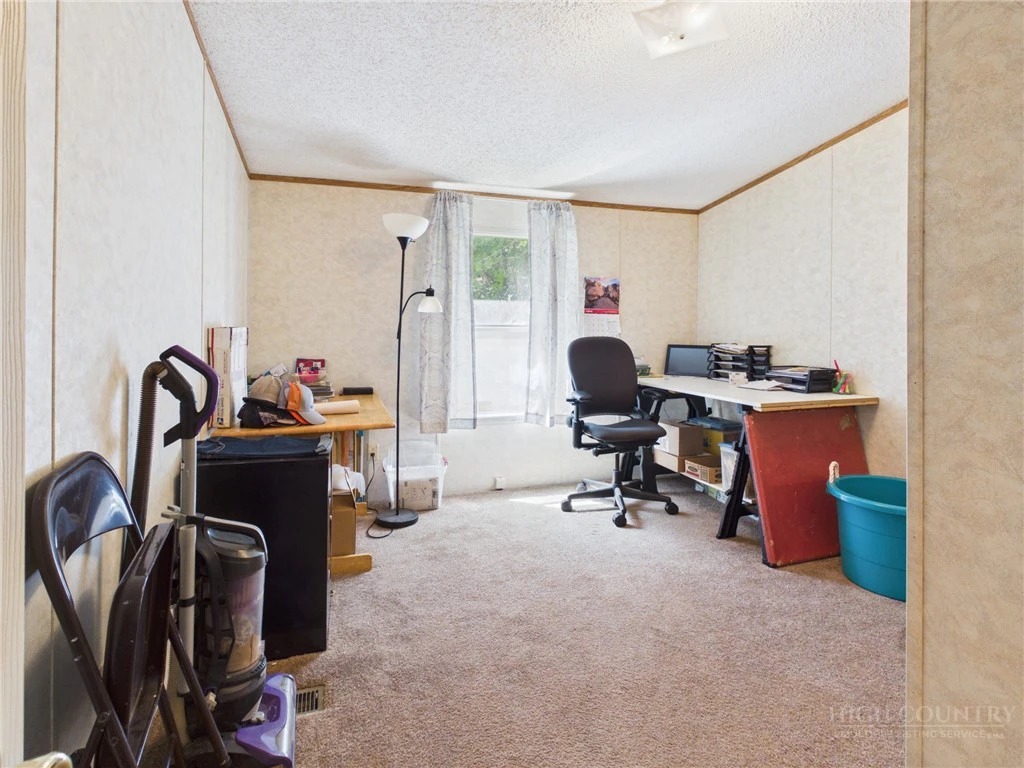 Image number 19 for the current listing