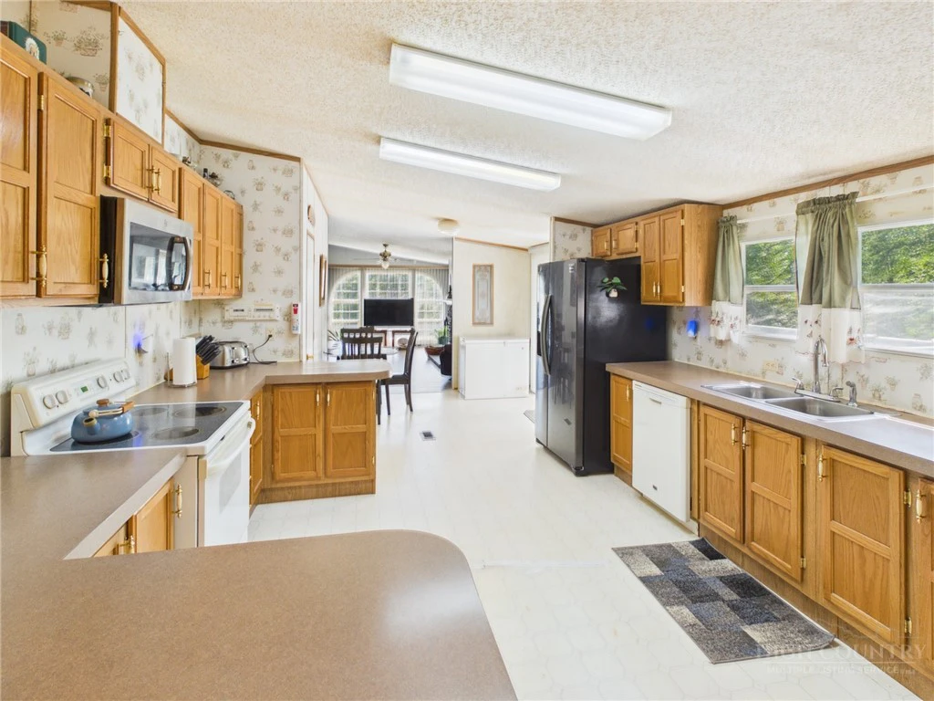 Image number 10 for the current listing