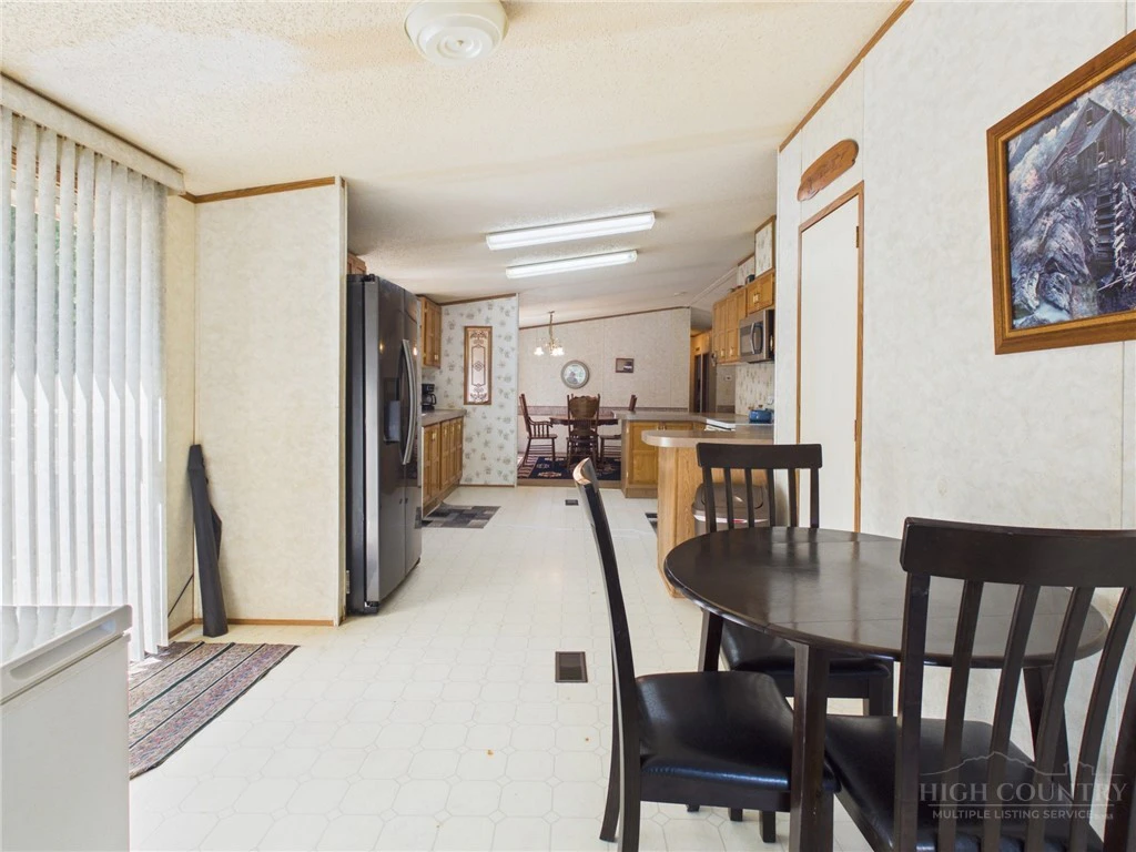 Image number 12 for the current listing