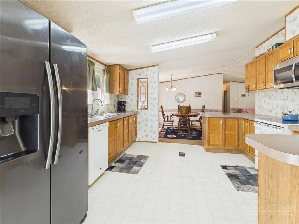 Image number 11 for the current listing