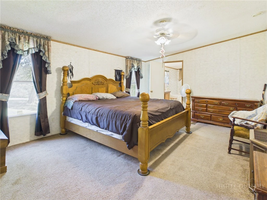 Image number 16 for the current listing