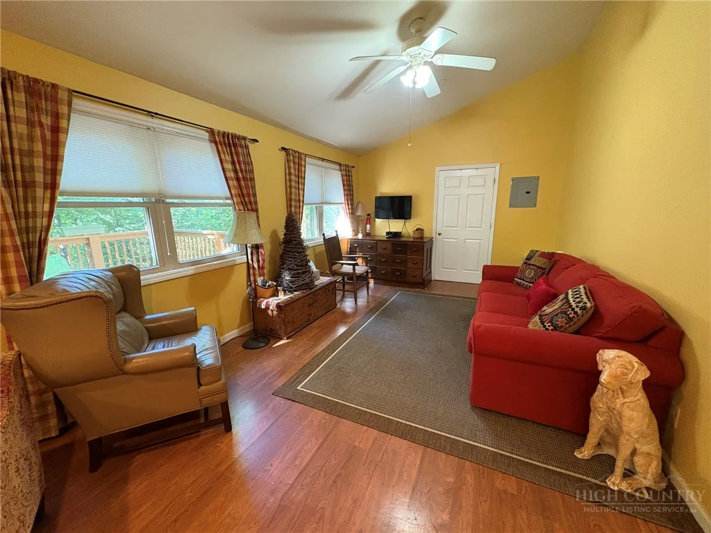 Image number 2 for the current listing