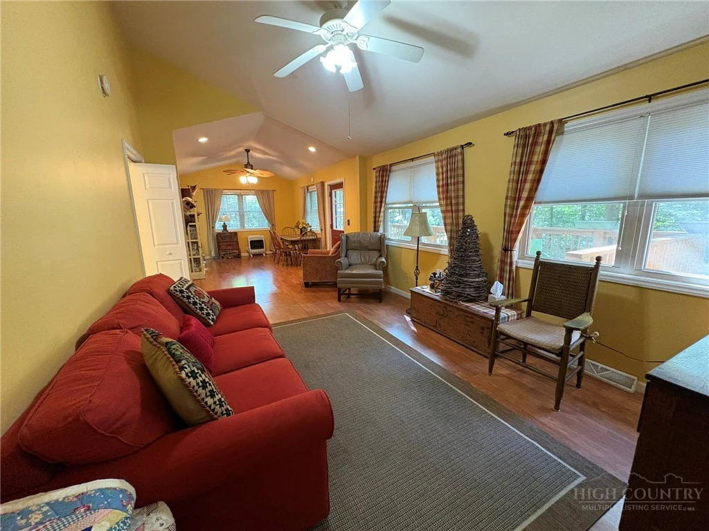 Image number 5 for the current listing