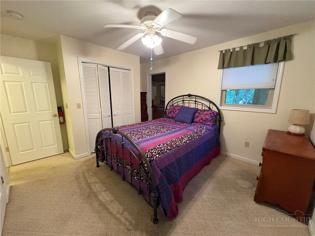 Image number 9 for the current listing