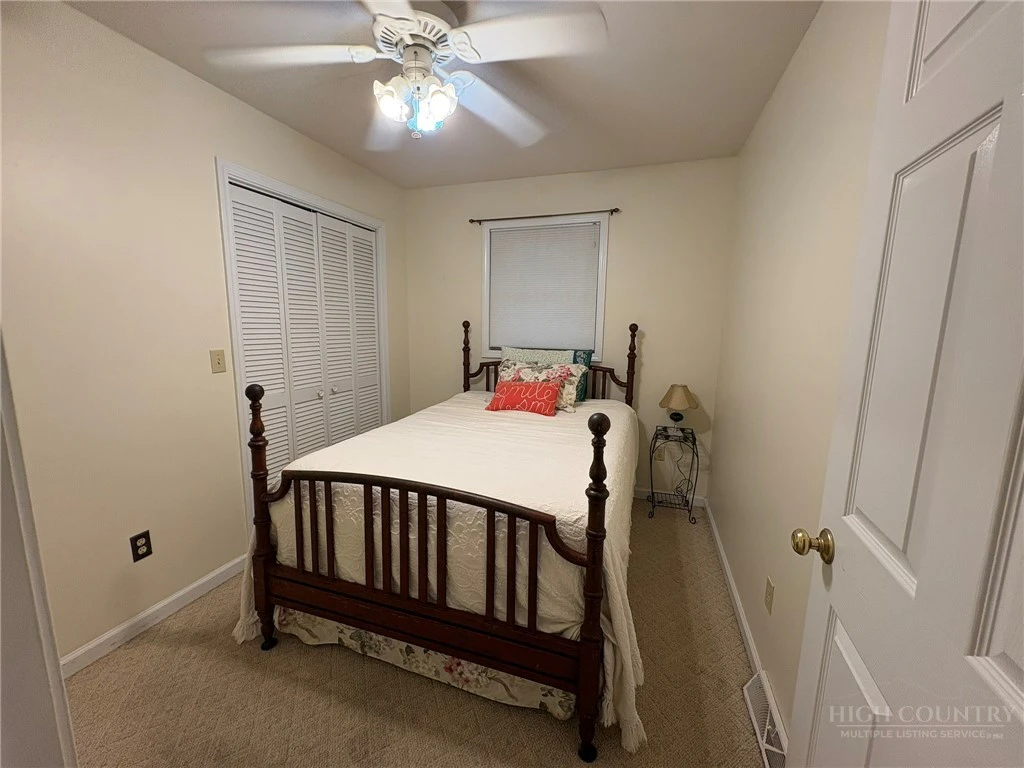 Image number 11 for the current listing