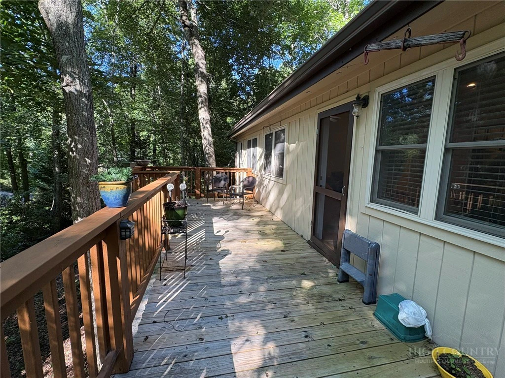 Image number 15 for the current listing