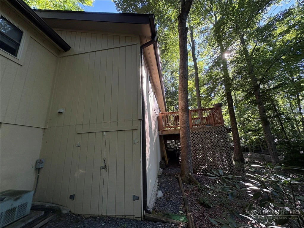 Image number 19 for the current listing