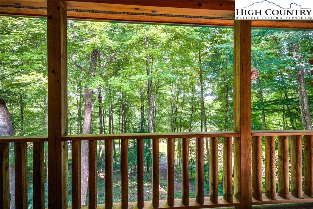 Image number 14 for the current listing