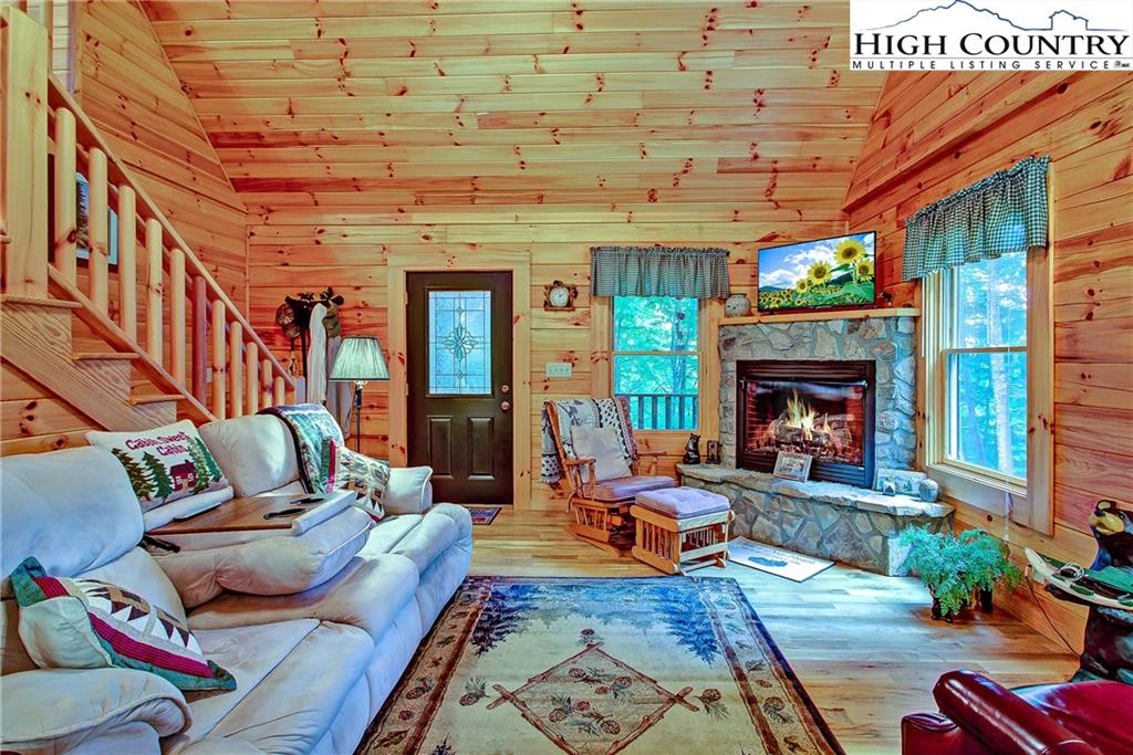 Image number 2 for the current listing