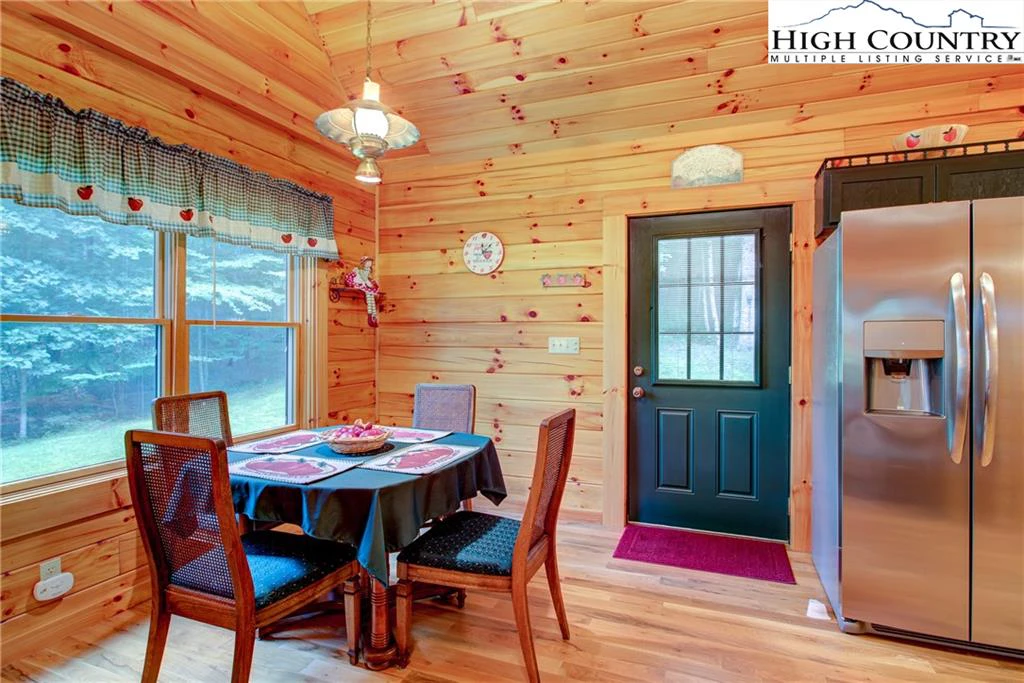 Image number 13 for the current listing