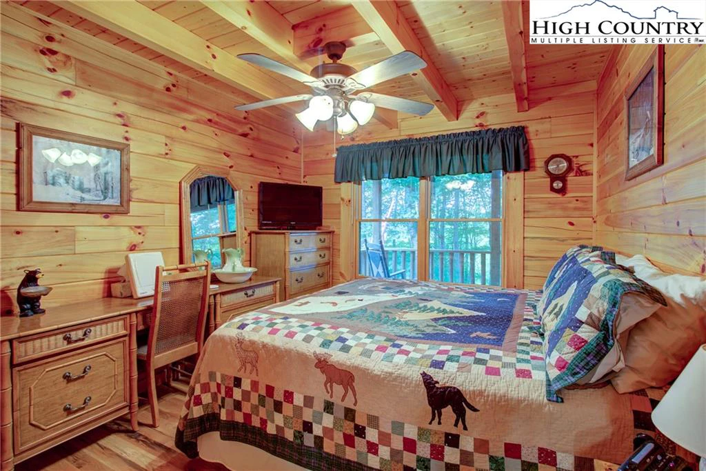 Image number 9 for the current listing