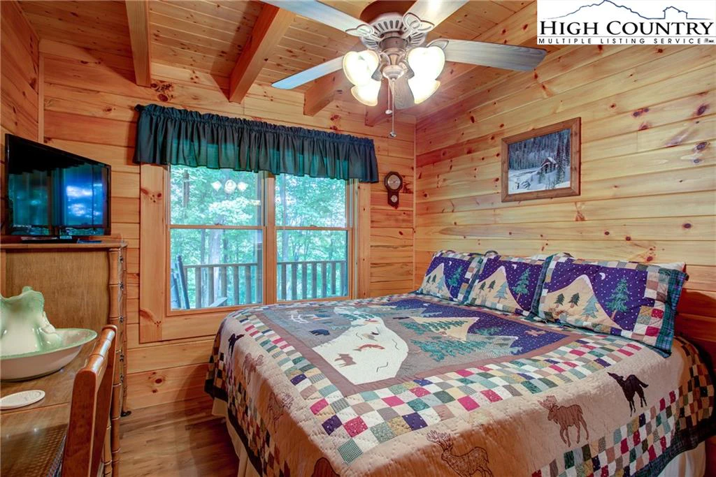 Image number 8 for the current listing