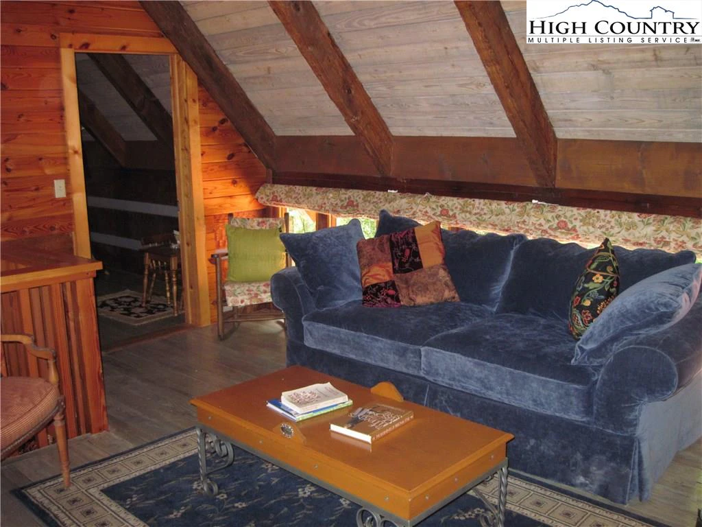 Image number 11 for the current listing
