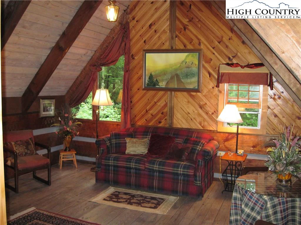 Image number 10 for the current listing