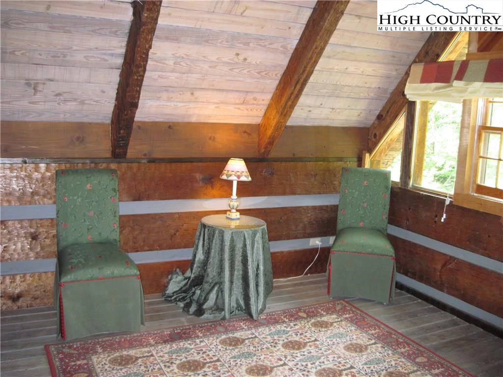 Image number 9 for the current listing