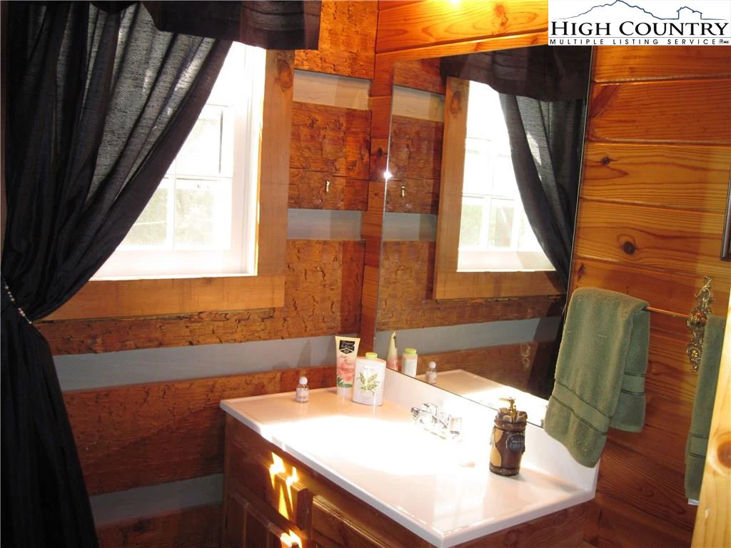 Image number 8 for the current listing