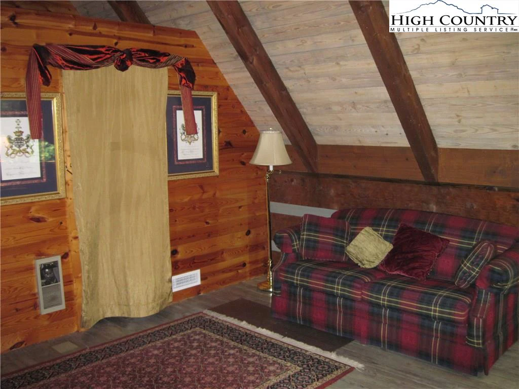 Image number 5 for the current listing