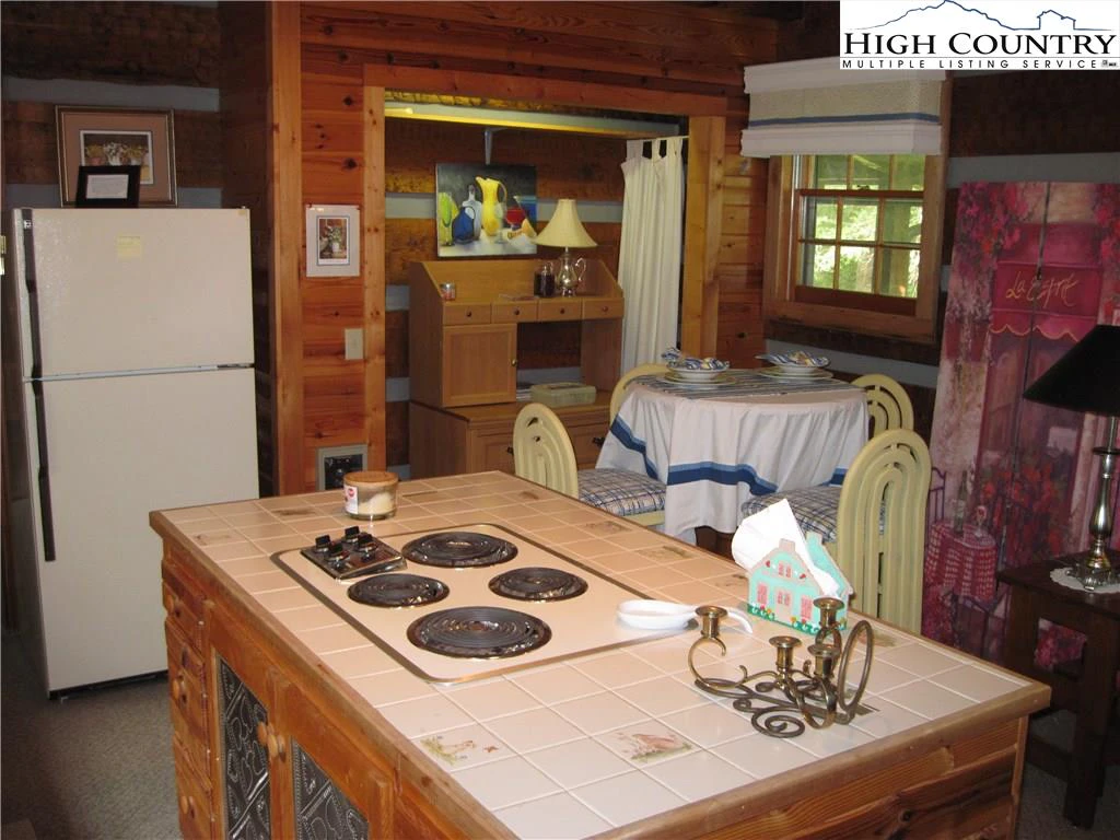 Image number 15 for the current listing