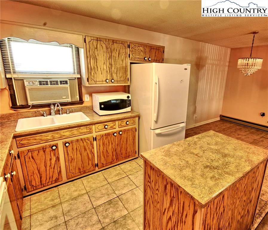 Image number 7 for the current listing