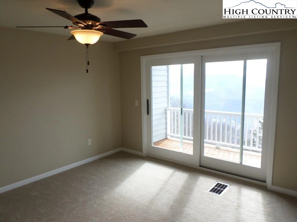 Image number 11 for the current listing