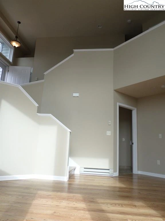 Image number 5 for the current listing