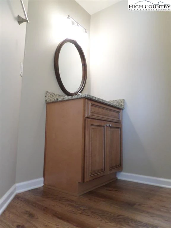 Image number 9 for the current listing