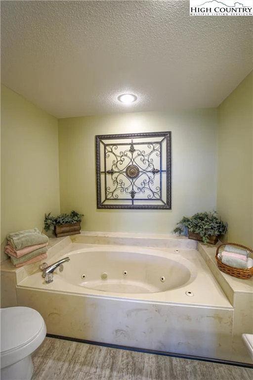 Image number 6 for the current listing