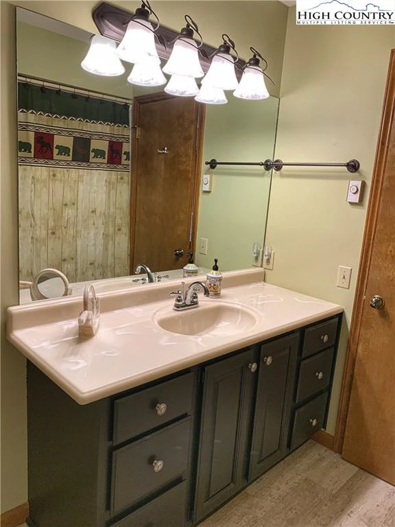 Image number 7 for the current listing
