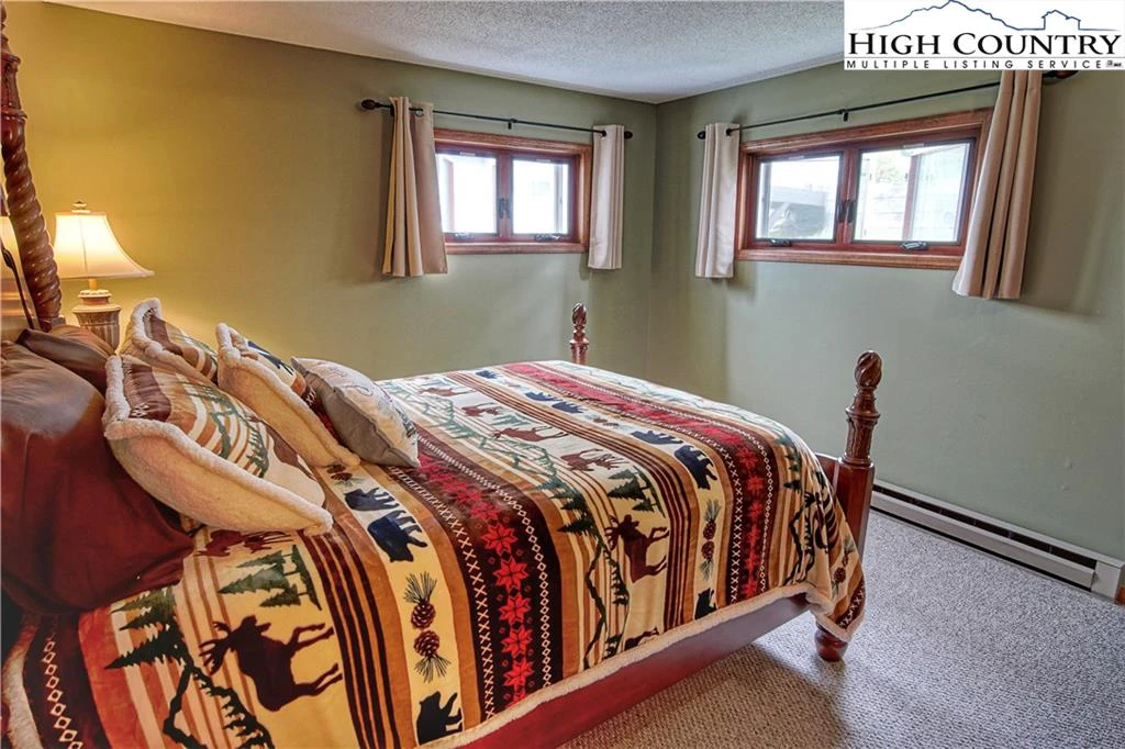 Image number 9 for the current listing