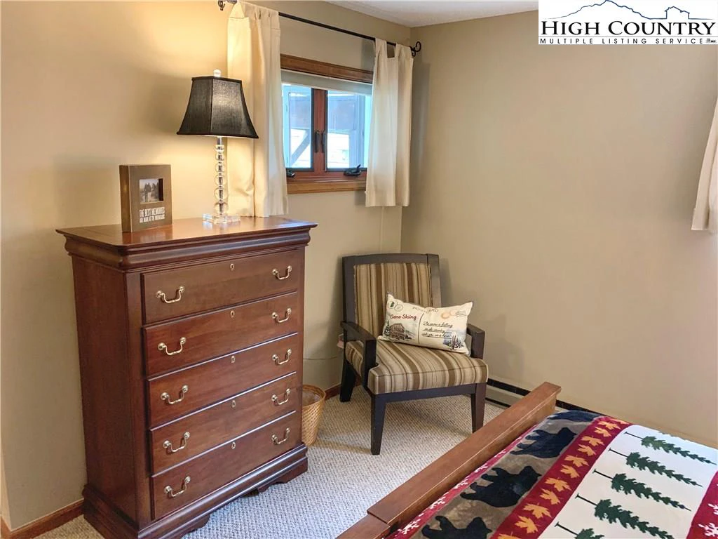 Image number 11 for the current listing
