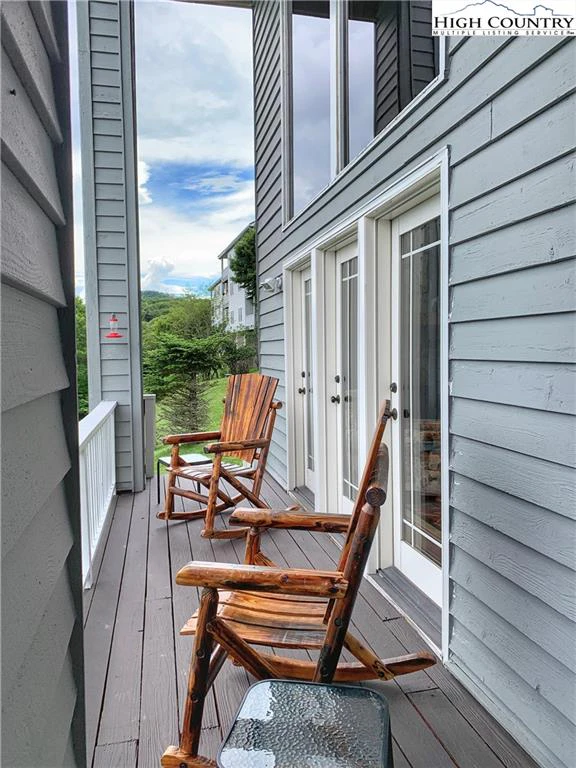 Image number 14 for the current listing
