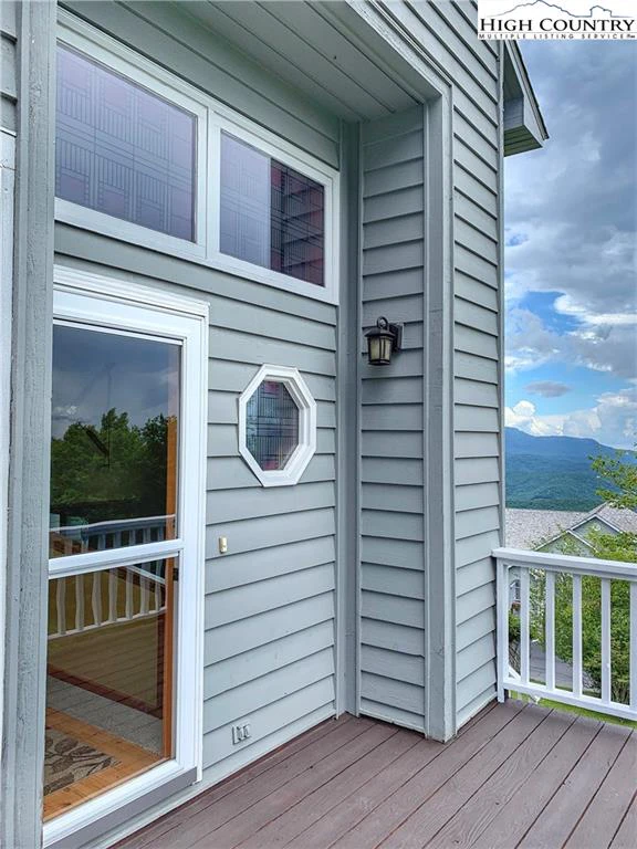 Image number 16 for the current listing