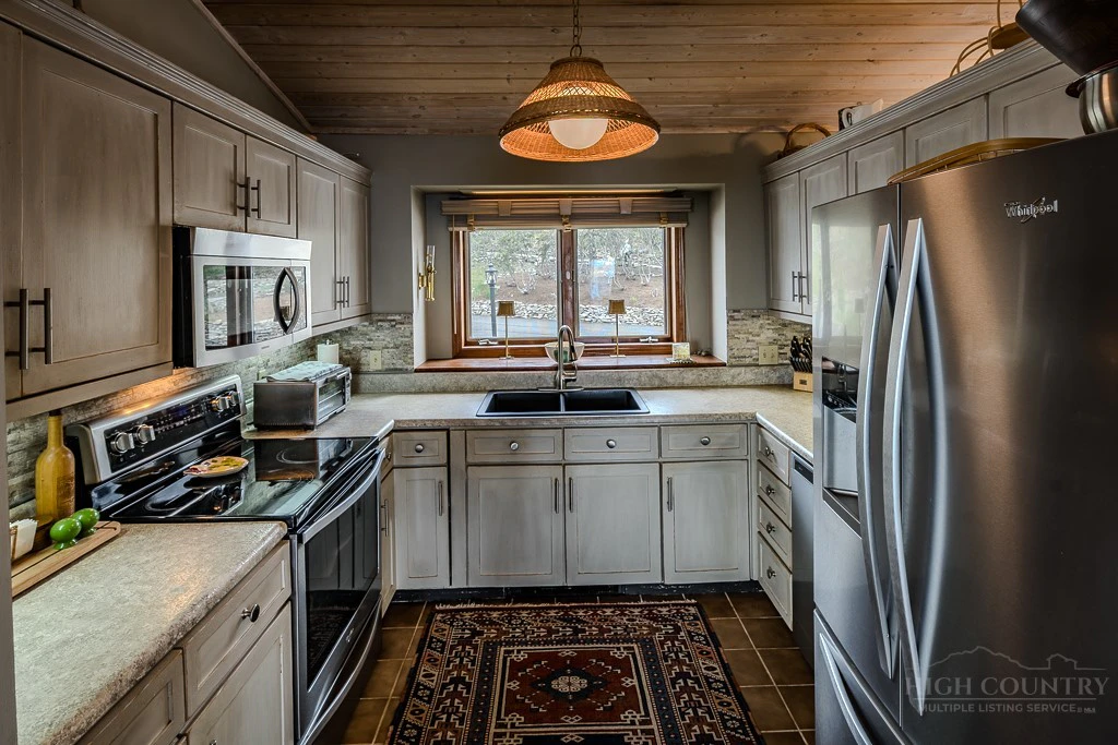 Image number 3 for the current listing