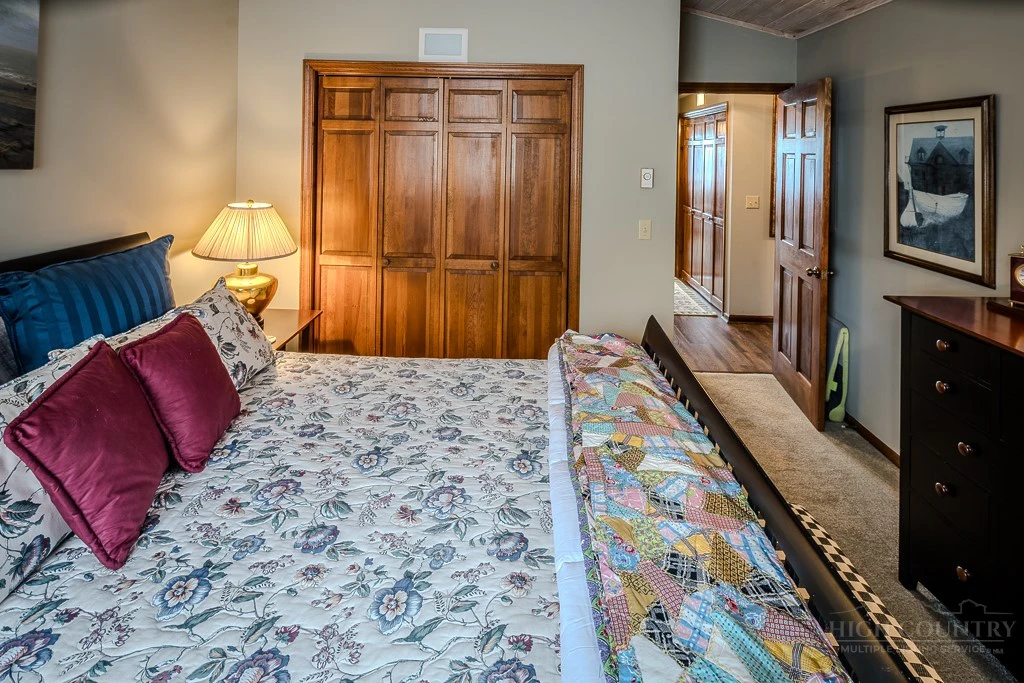 Image number 12 for the current listing
