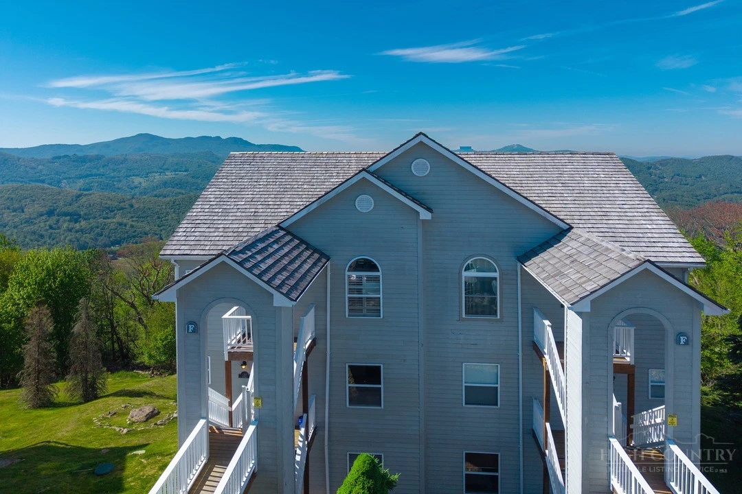 Image number 1 for the current listing