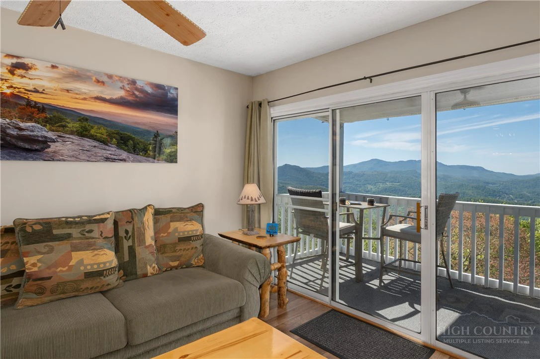 Image number 7 for the current listing