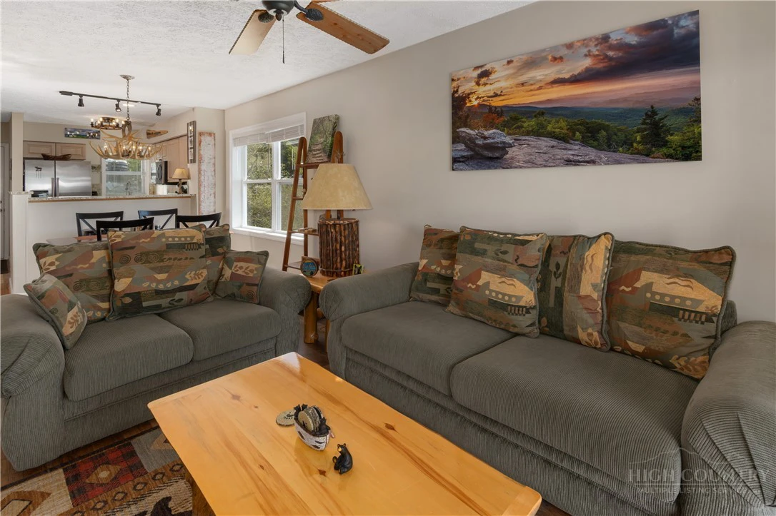 Image number 8 for the current listing