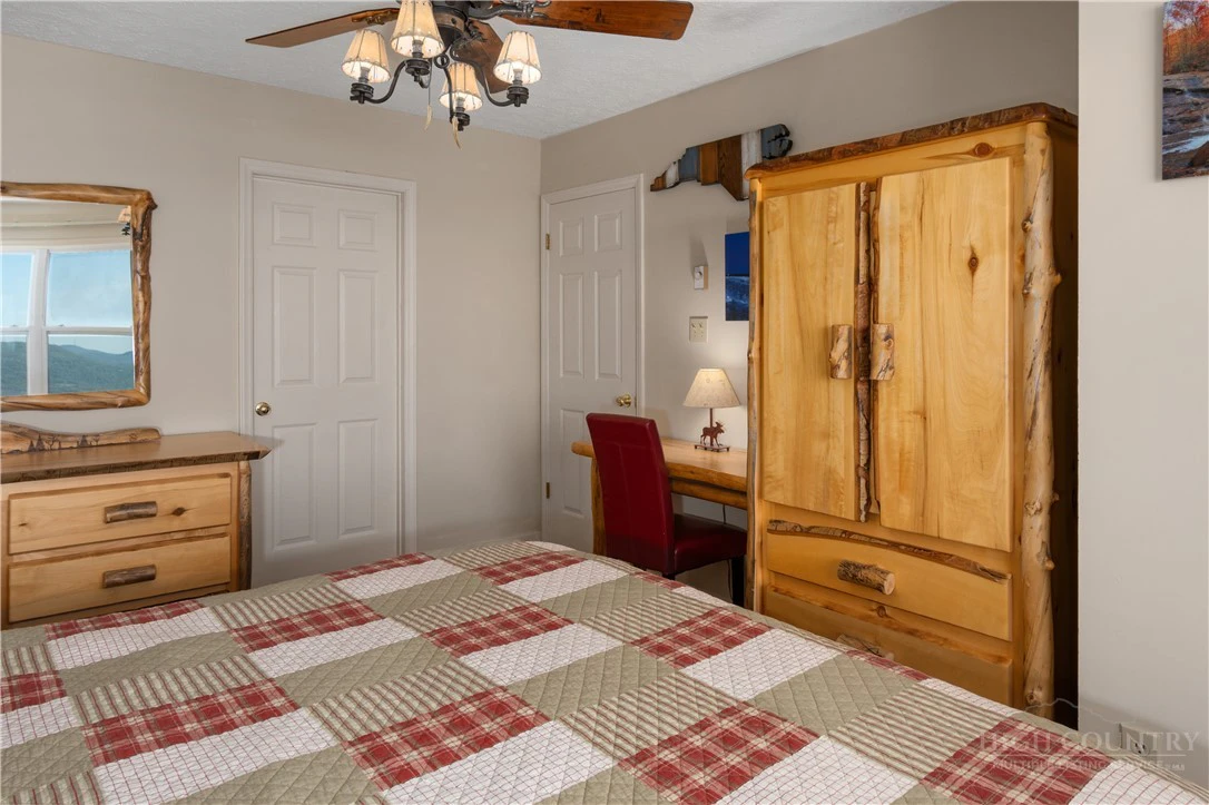Image number 15 for the current listing