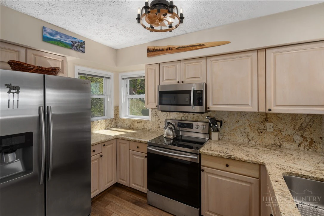 Image number 12 for the current listing