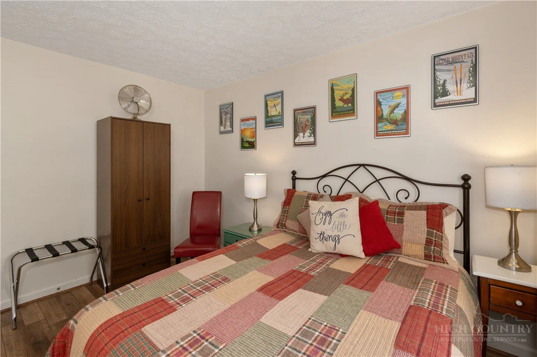 Image number 20 for the current listing