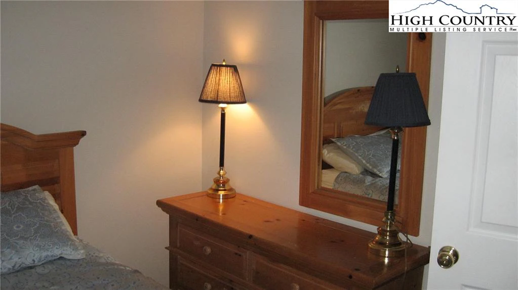 Image number 7 for the current listing