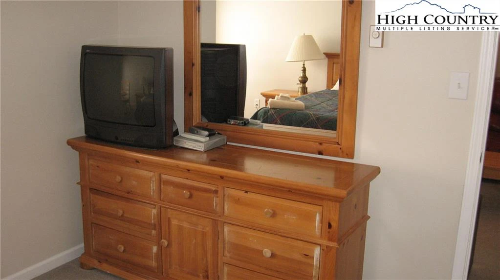 Image number 5 for the current listing