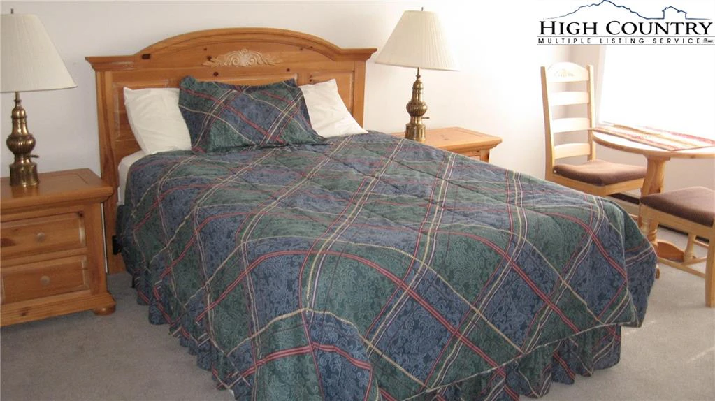 Image number 4 for the current listing